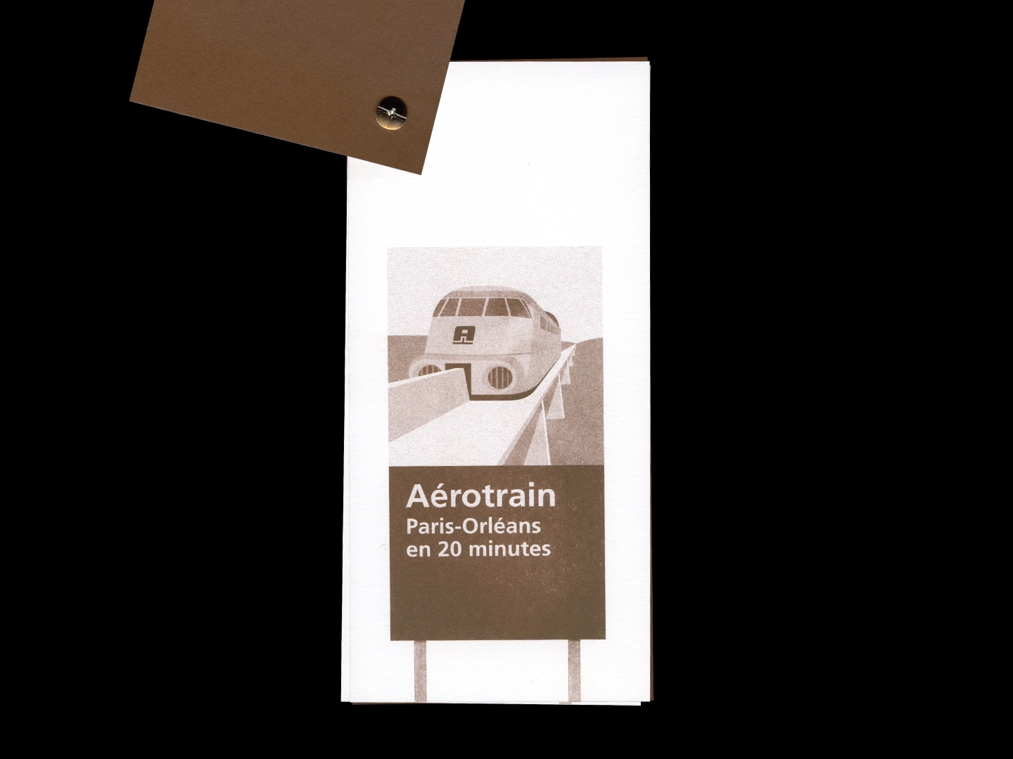 Page de l'ouvrage présentant un panneau marron intitulé « Aérotrain »