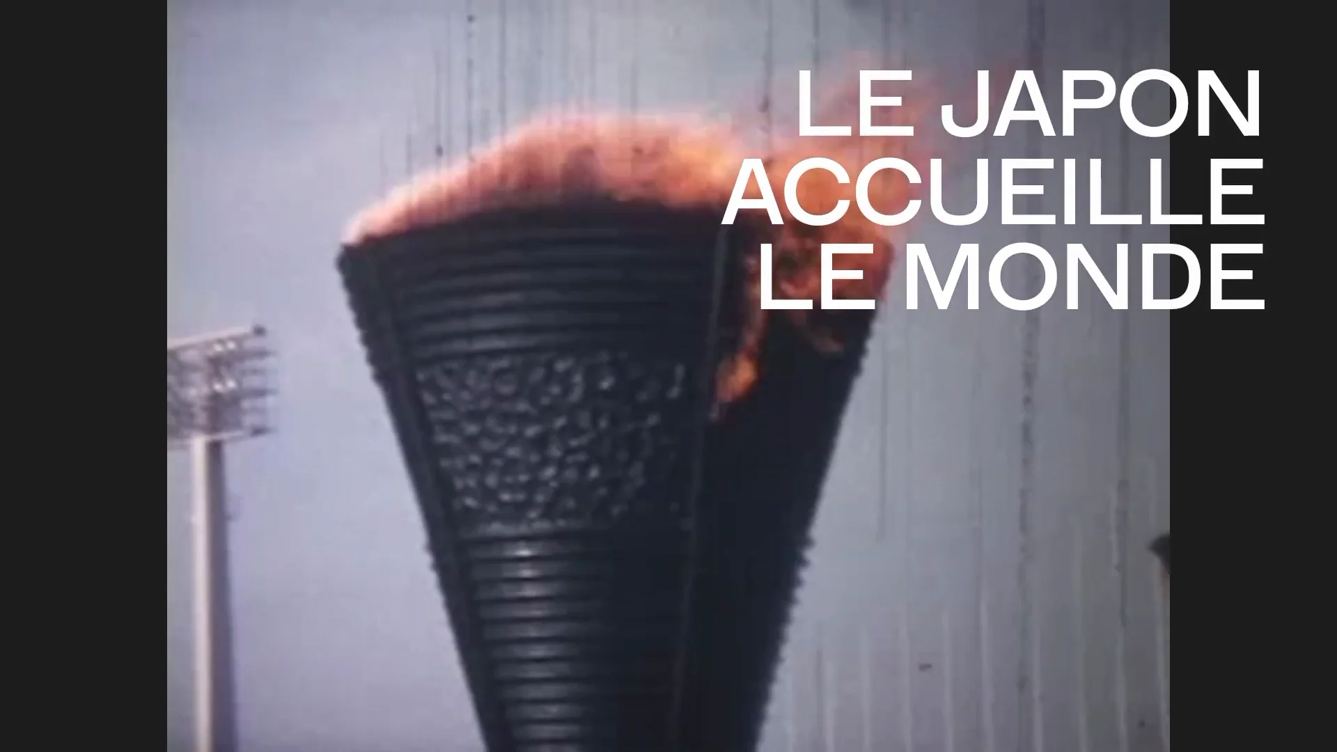 Capture de la vidéo : image de la vasque olympique, titre « Le Japon accueille le monde »