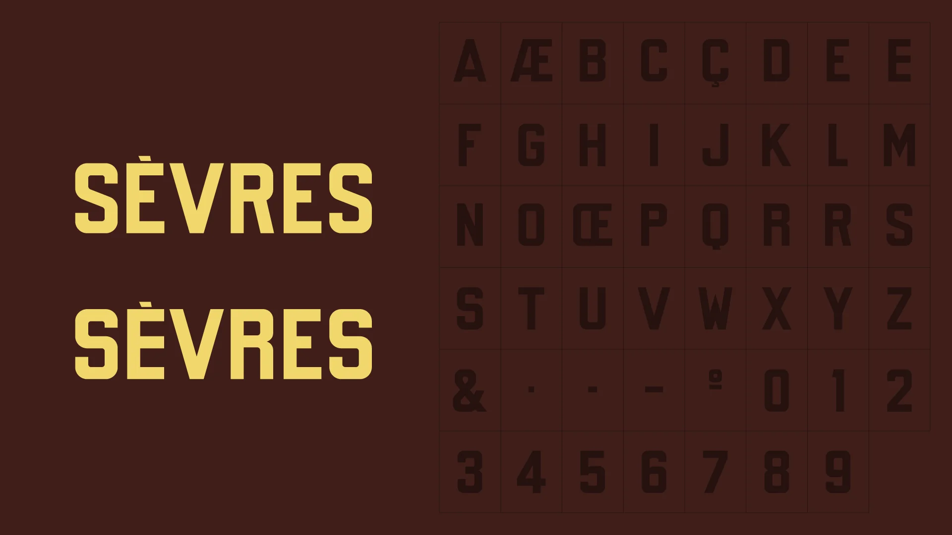 Démonstration des variantes de caractères du lettrage Carrossage avec le mot Sèvres, accompagné d'une table de caractères.