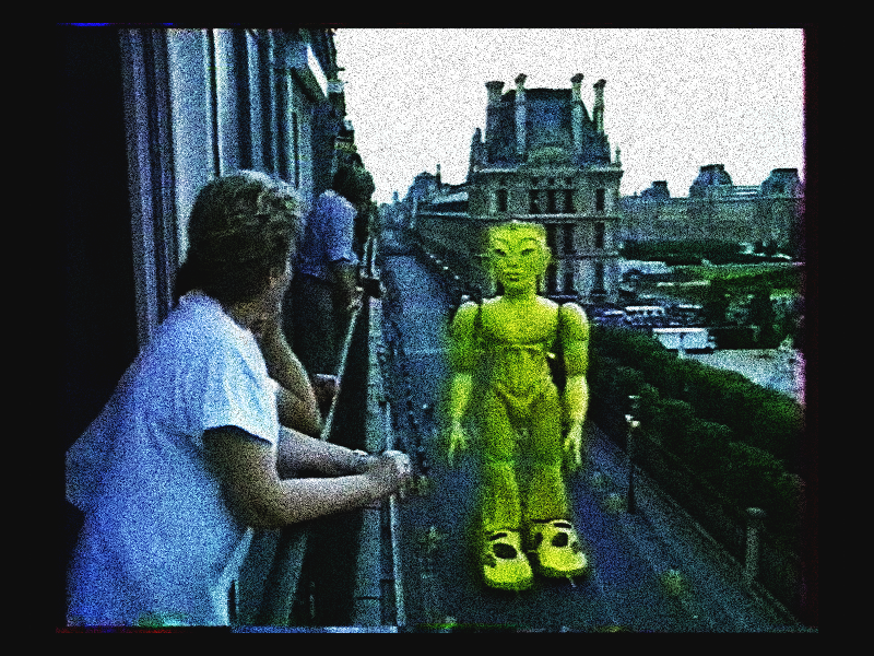 Le géant Ho défile rue de Rivoli, le long du jardin des Tuileries